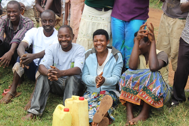 Abaturage banejejwe bikomeye no gukorana umuganda n'abo bumvaga kuri radiyo muri Tiyatere, bituma n'ubutumwa bari bagenewe bwumvikana vuba