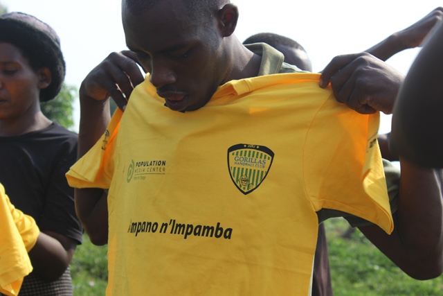 Abaturage bari banyotewe kubona uwakinnye ari Rukwangari mu bagize Umurage Media Center
