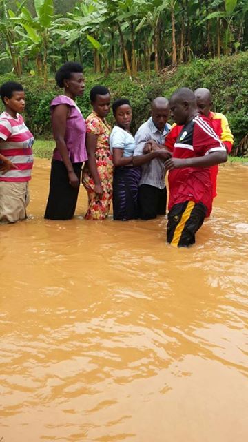 Hari hashize ukwezi Jean Marie Ntagwabira abatijwe mu mazi magari