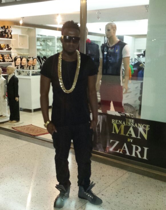 Safi yageze mu iduka rya Zari