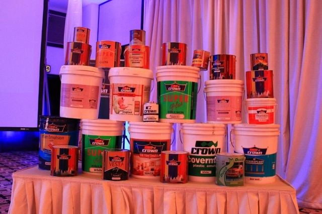 Amarangi anyuranye akorwa na Crown Paints