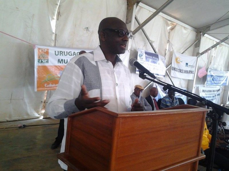 Minisitiri w’Ubutabera asobanurira abikorera uko u Rwanda rwitwaye mu rubanza rwa Lt Gen Karenzi