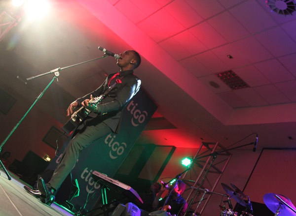 Christopher yaje ku rubyiniro acuranga gitari