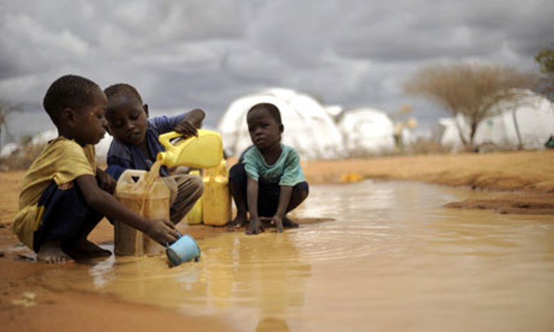 Abaganga bavuga ko Cholera ikomeje gusakara muri Kenya kubera gukoresha amazi mabi