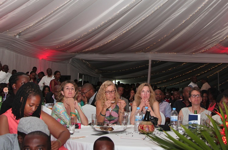 N'abanyamahanga bafite amatsiko menshi bategereje kumenya 'Miss Rwanda 2015'