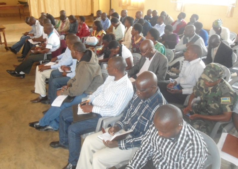 Amahugurwa yitabiriwe n'abayobozi mu nzego zitandukanye, iza gisivili n'iza gisirikare