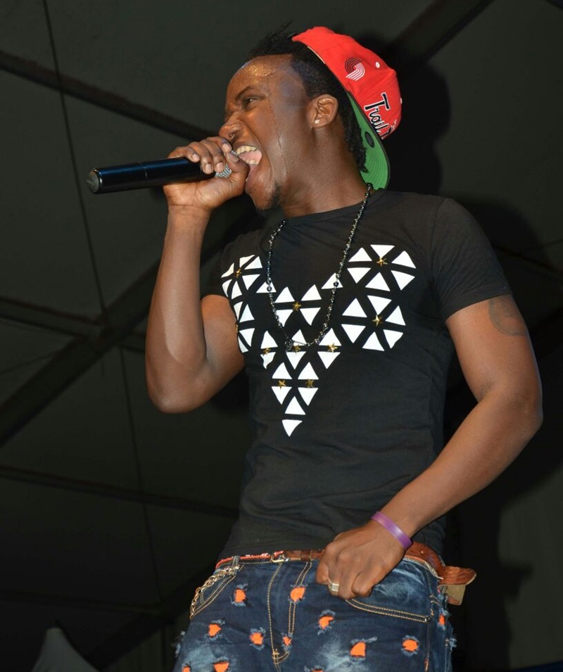 Mani Martin aririmba