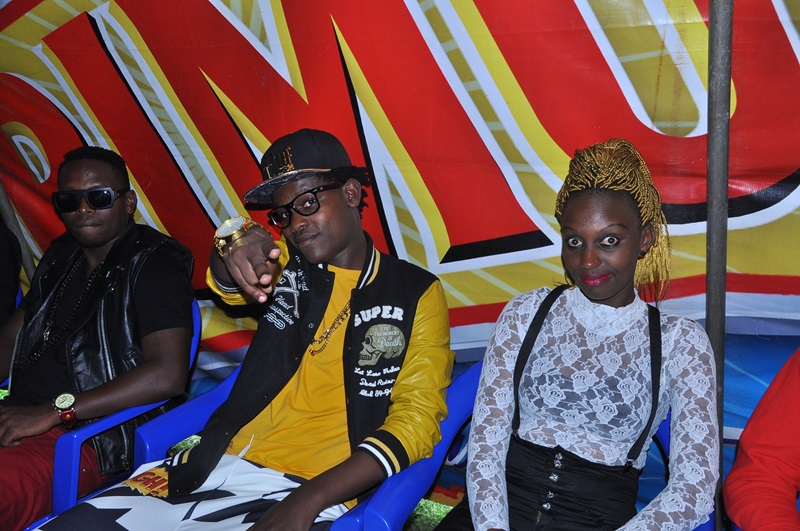Bull Dogg, Bruce Melody na Oda Paccy