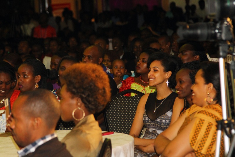 Miss Mount Kenya 2015(uwambaye amaherena y'umusaraba)