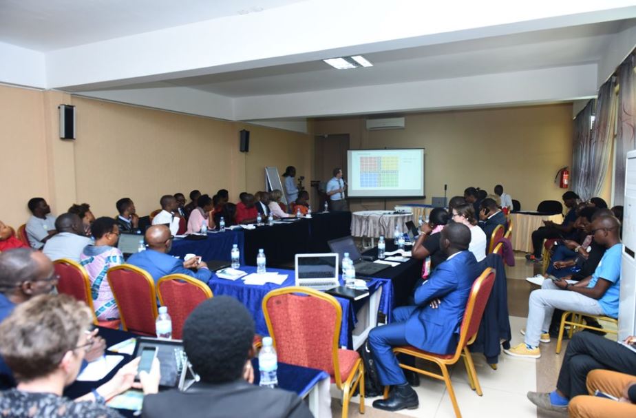 Ihuriro ry'abashakashaysi bahujwe na Kaminuza y'u Rwanda, Umuryango mpuzamahanga urwanya Jenoside, ubwicanyi n'ibyaha byibasira inyoko muntu AEGIS Trust, na Kaminuza ya East Anglia yo mu Bwongereza