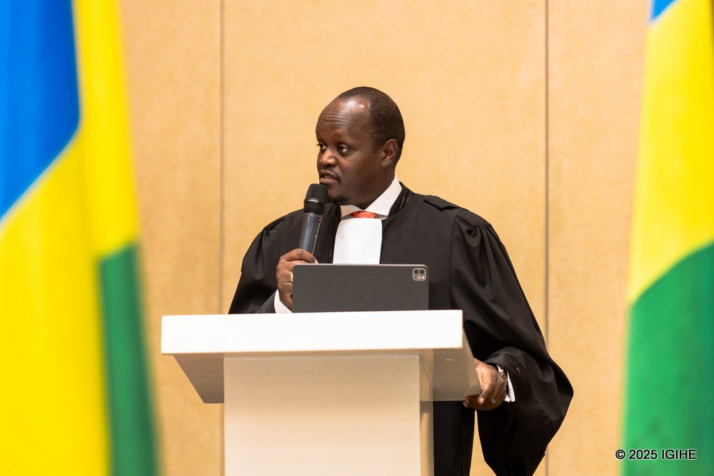 Me Nkundabarashi Moise yagaragaje ko kumenya amategeko gusa bidahagije ahubwo abavoka bakwiriye kwiyungura ubumenyi mu bijyanye n'ikoranabuhanga