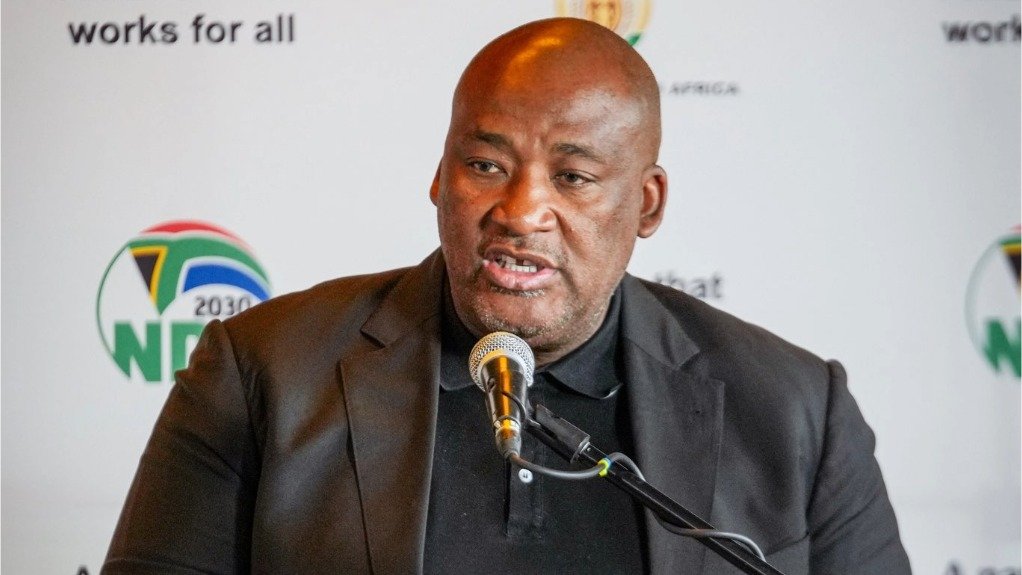 Minisitiri wa Siporo, Umuco n’Ubuhanzi muri Afurika y’Epfo, Gayton McKenzie, yashimye u Rwanda rugiye kwakira Formula One