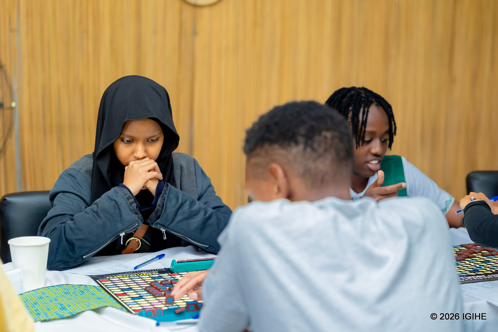 Umukinnyi wa Scrabble aba atekereza ku ijambo aza gukoresha mu gihe mugenzi we ari gukina