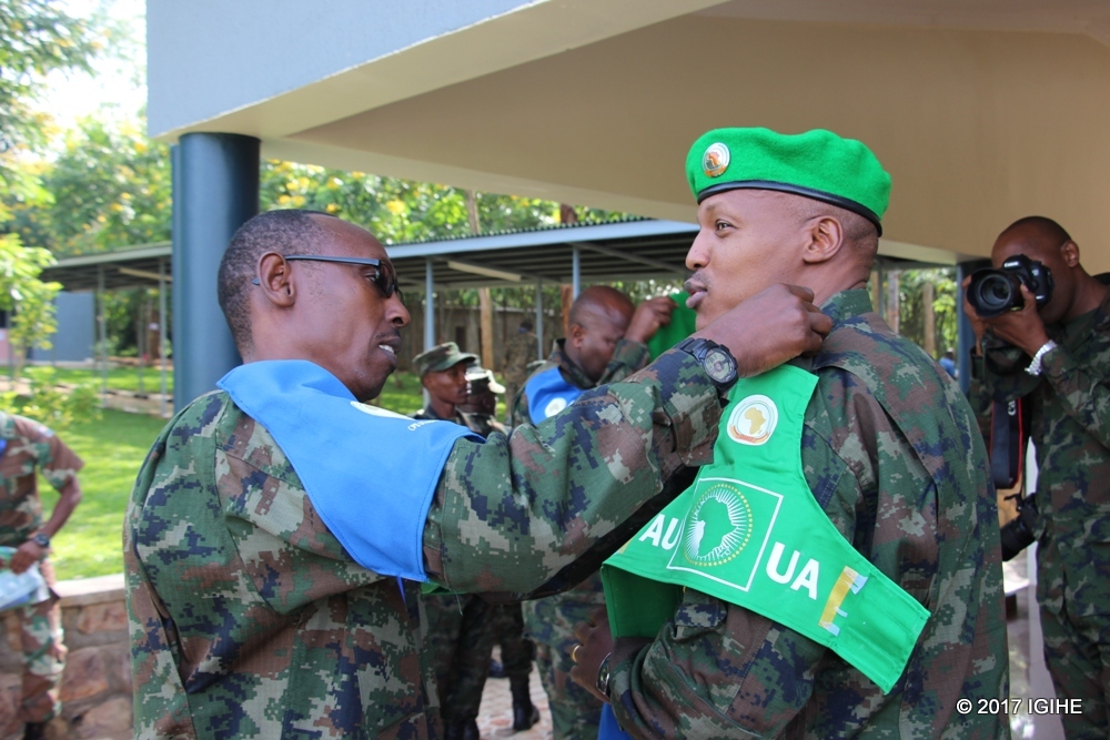 Ingabo ziri muri iyi myitozo zambikana ibirango by'Umuryango wa Afurika Yunze Ubumwe