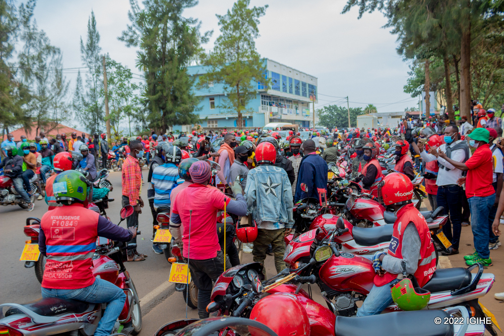 Abamotari baherutse kwigaragambya bavuga ko mubazi zije kubatwara amafaranga yiyongera ku yo batanga muri koperative nyamara atabagarukira