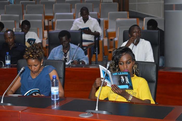 Izi kayi ziriho ubutumwa bukangurira abanyeshuri kugira indangagaciro