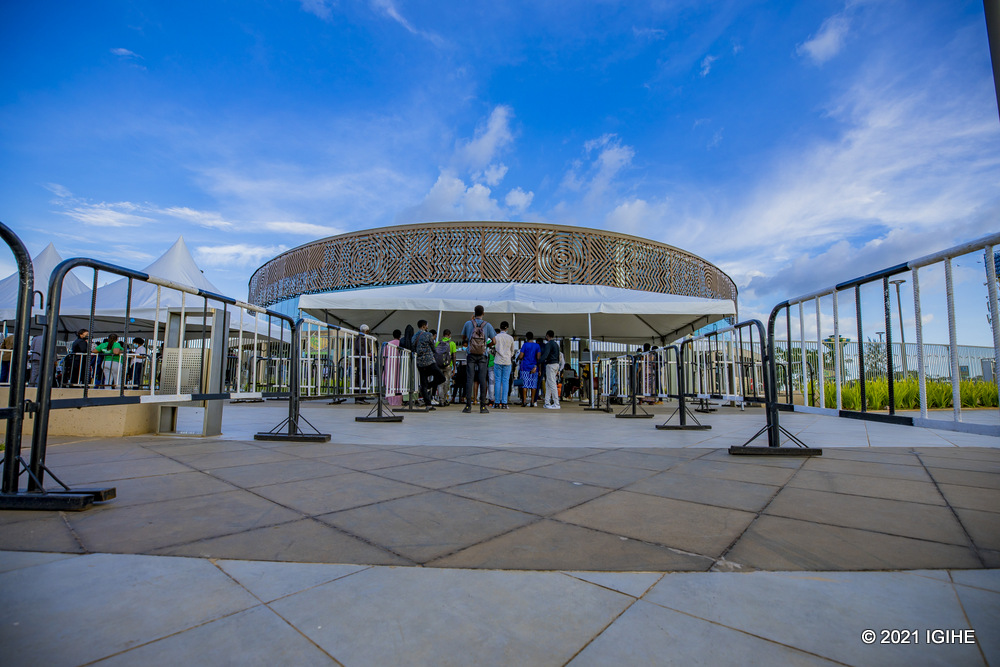 Iki gitaramo cyabereye muri Kigali Arena, inyubako ubusanzwe yakira abantu ibihumbi 10 bicaye neza