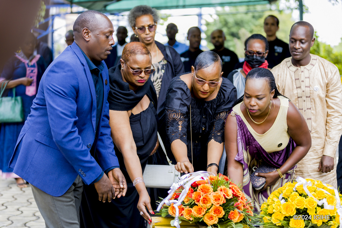 Abo mu miryango y'abahoze abahoze ari abakozi ba Caisse Sociale du Rwanda bishwe muri Jenoside yakorewe Abatutsi icyubahiro abavandimwe, ababyeyi babo bishwe bazira uko bavutse