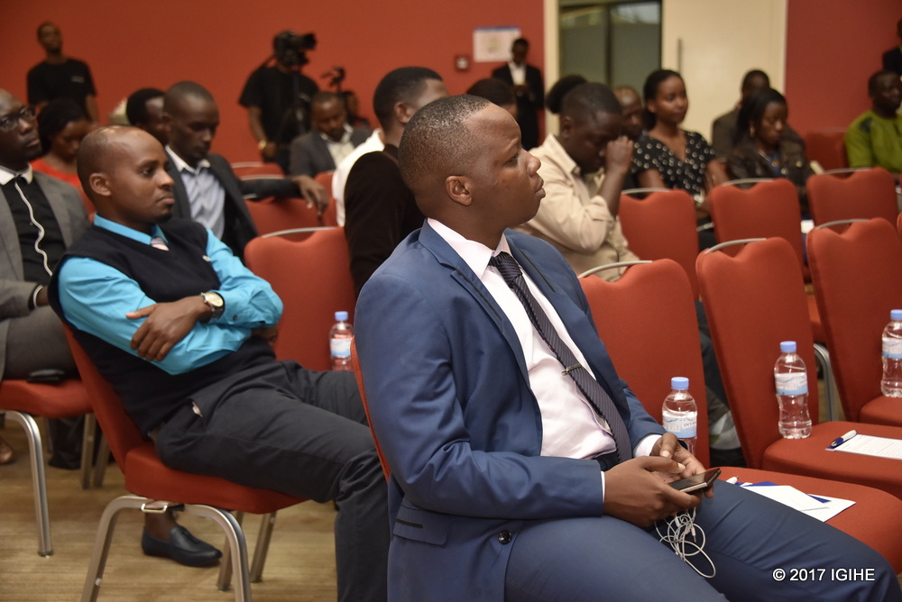 Abitabiriye inama ku kamaro k'ikoranabuhanga mu rwego rw'imari