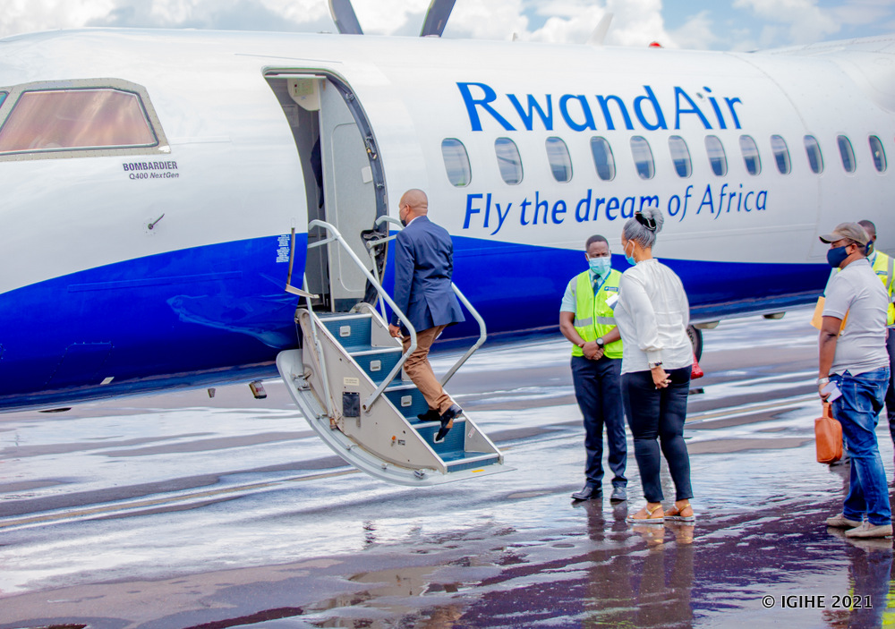 Muri uru rugendo rwa mbere RwandAir yatwaye abagenzi 33