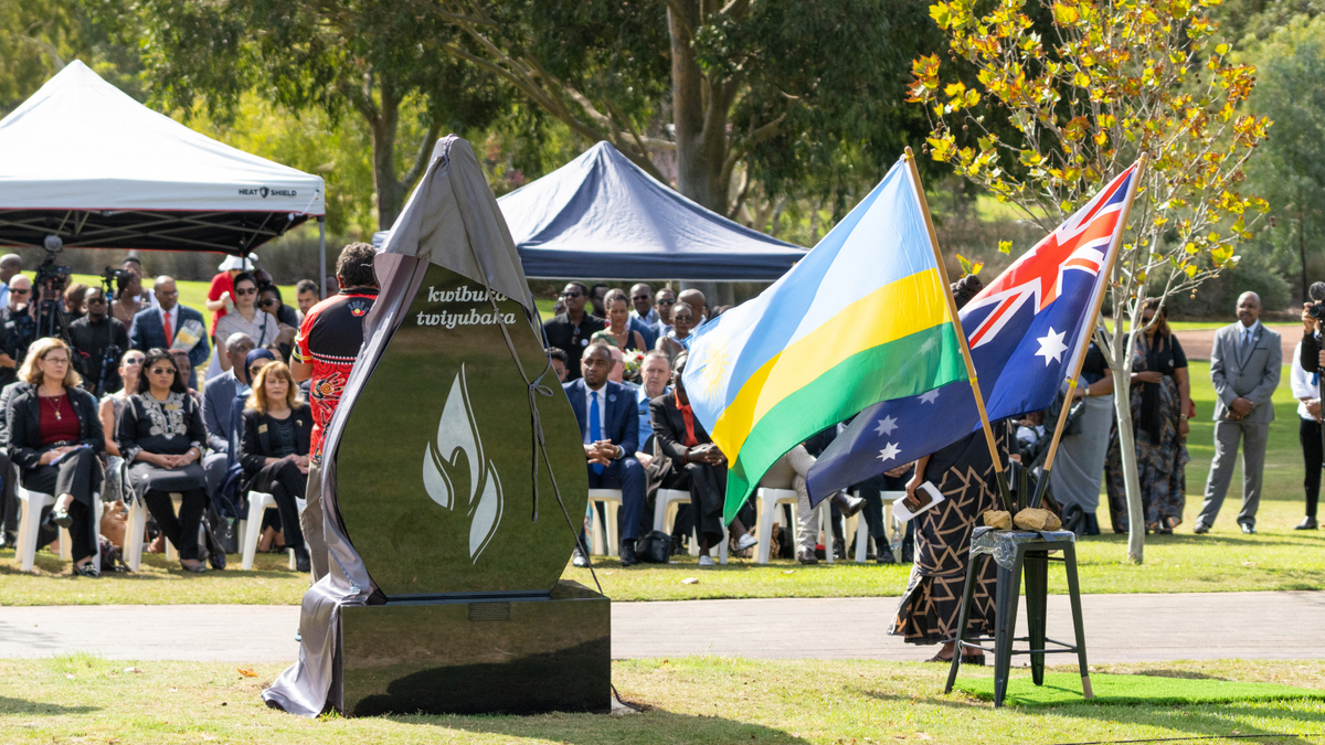 Urwibutso rwa Jenoside yakorewe Abatutsi rwatashywe mu Ntara ya Western Australia rwashyizweho ku bufatanye bw'Abanyarwanda baba muri iki gihugu n'ubuyobozi bw'iyi ntara