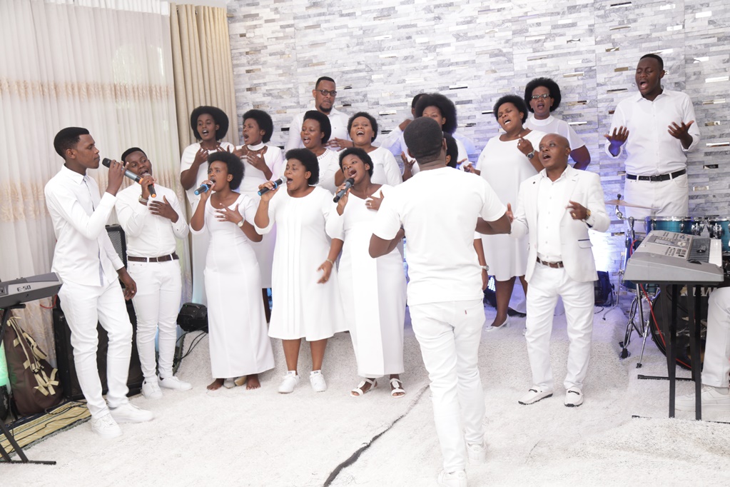 Korali Shalom yo muri ADEPR Nyarugenge yasohoye indirimbo “Umuntu w’imbere”, ihanura abantu kudacogora gukora neza