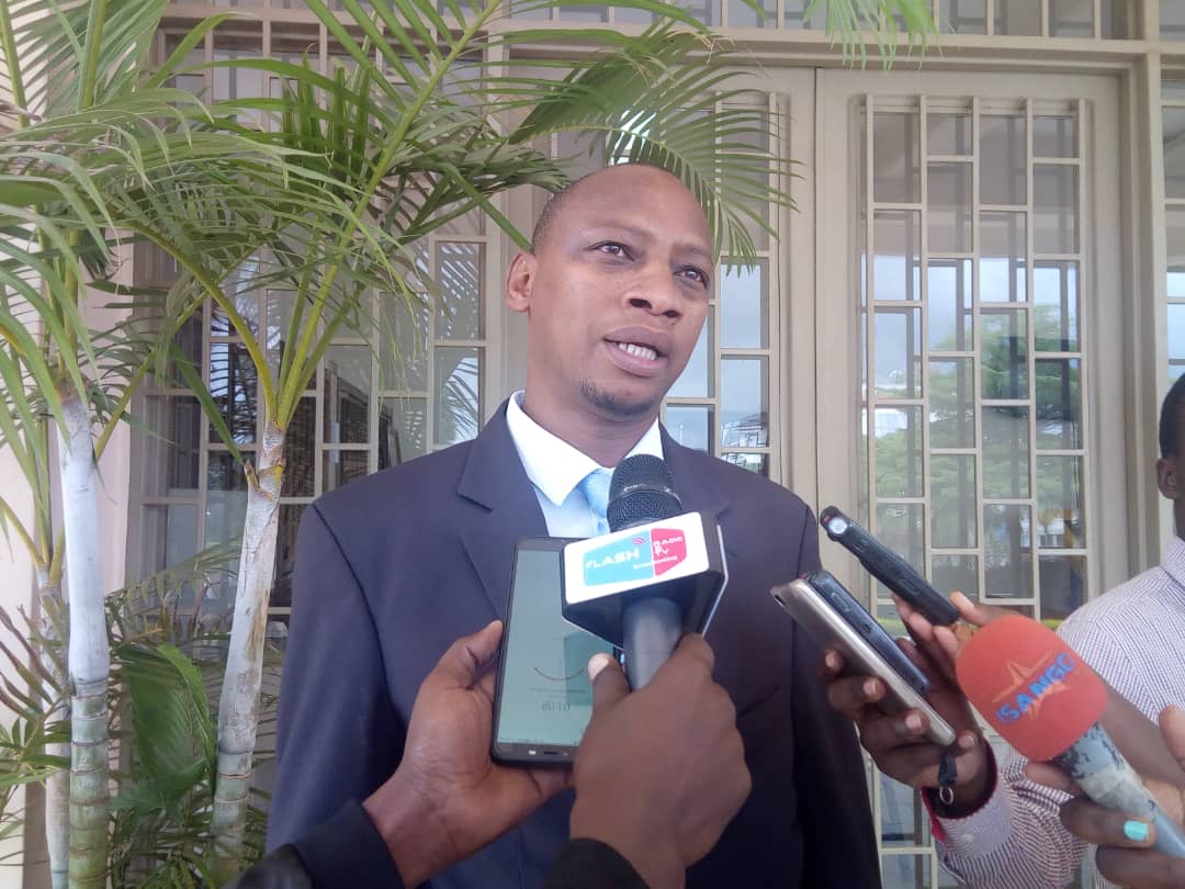 Yabwiye abanyamakuru ko yizeye ko azatsinda, izo ngingo zikavugururwa cyangwa zigakurwa mu itegeko