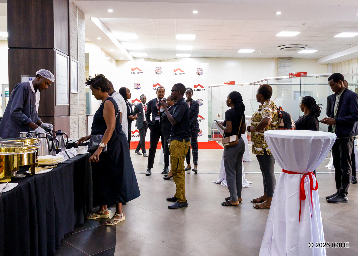 Equity Bank Rwanda Plc yasangiye n'abakiliya bayo mu rwego rwo kwizihiza Icyumweru cyabahariwe