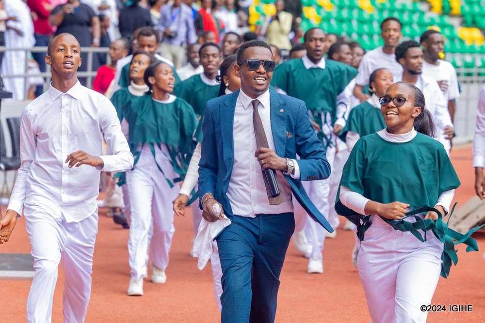 Urubyiruko rwifashishijwe mu gususurutsa abantu