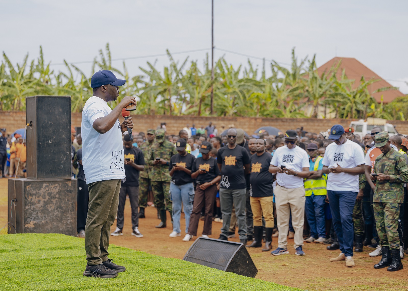 Minisitiri Utumatwishima yasabye abaturage gucika ku nzoga z'ibyuma n'ibiyobyabwenge