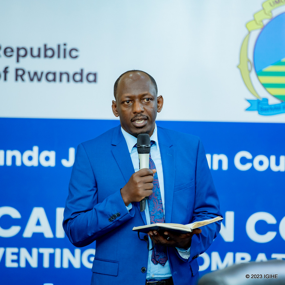 Umukozi w’Urwego rw’Umuvunyi ushinzwe kurwanya ruswa, Bizimana Patrick