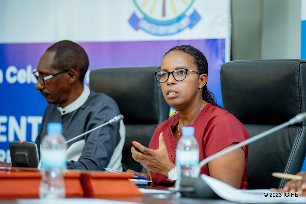 Umuyobozi wungirije w’Umujyi wa Kigali, ushinzwe Ubukungu n’imibereho myiza y’abaturage, Urujeni Martine, yavuze ko nta wahakana ko ruswa idahari ariko ko icy’ingenzi ari ugufata ingamba zo kuyirwanya