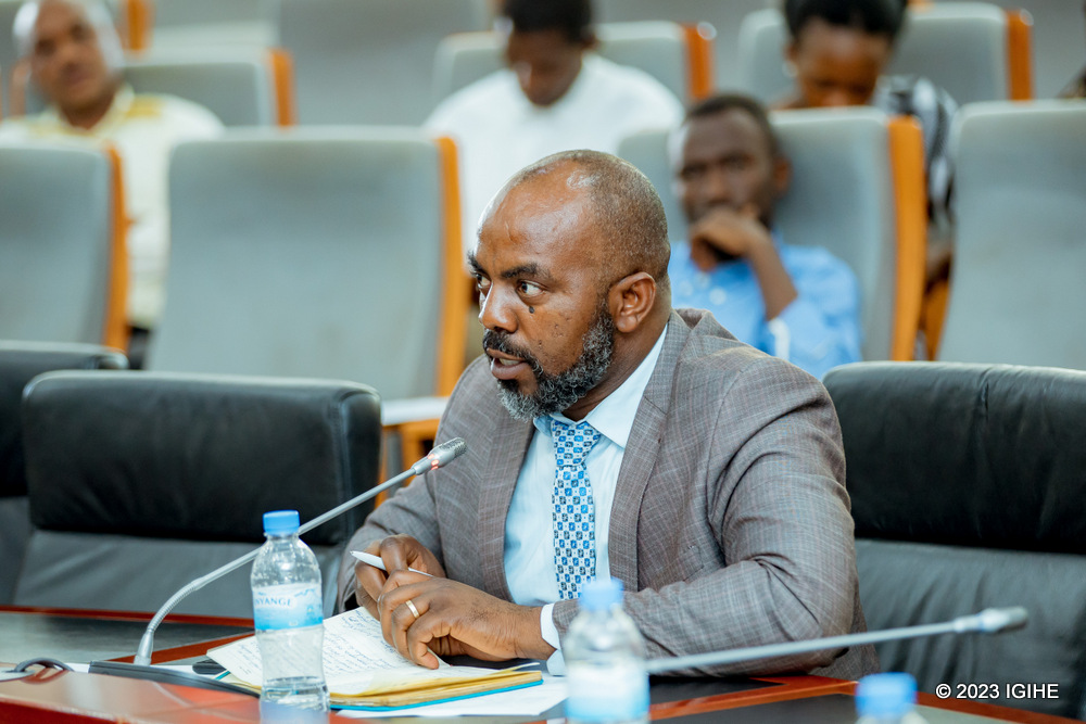 Perezida w'Inama Njyanama y'Umurenge wa Muhima, Tubisabimana Camille atanga ibitekerezo