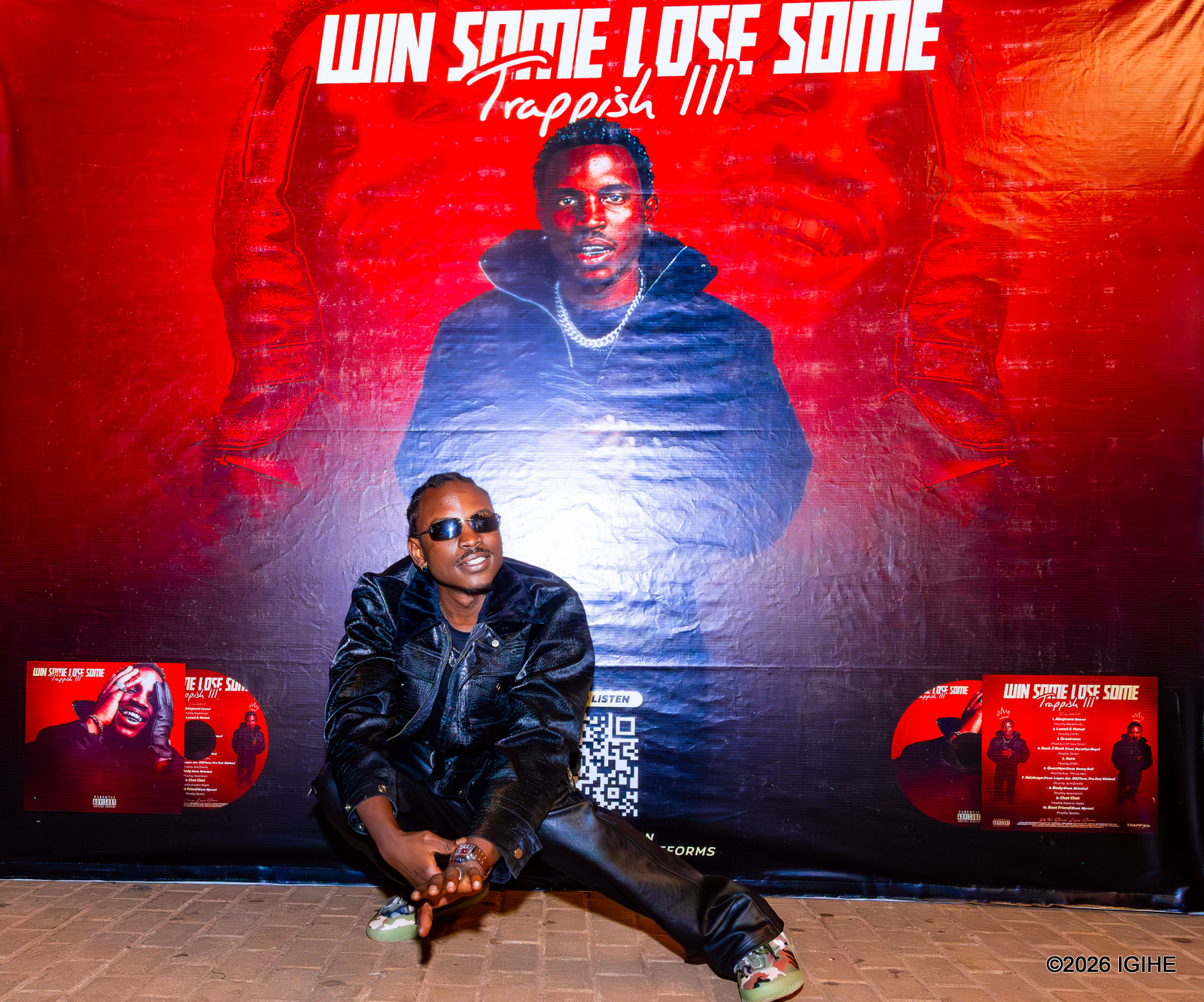 Ish Kevin akigera ahabereye ibi birori yanze kwinjira adafatiye ifoto ku cyapa cyagaragazaga ko abantu bagiye kumva iyi album