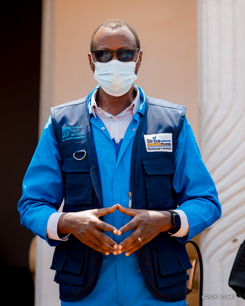 Umuyobozi ushinzwe ibikorwa muri Strive Foundation Rwanda, Ruzibiza Léopold, yasabye abaturage ubufatanye muri iki gikorwa cyo gutera imiti