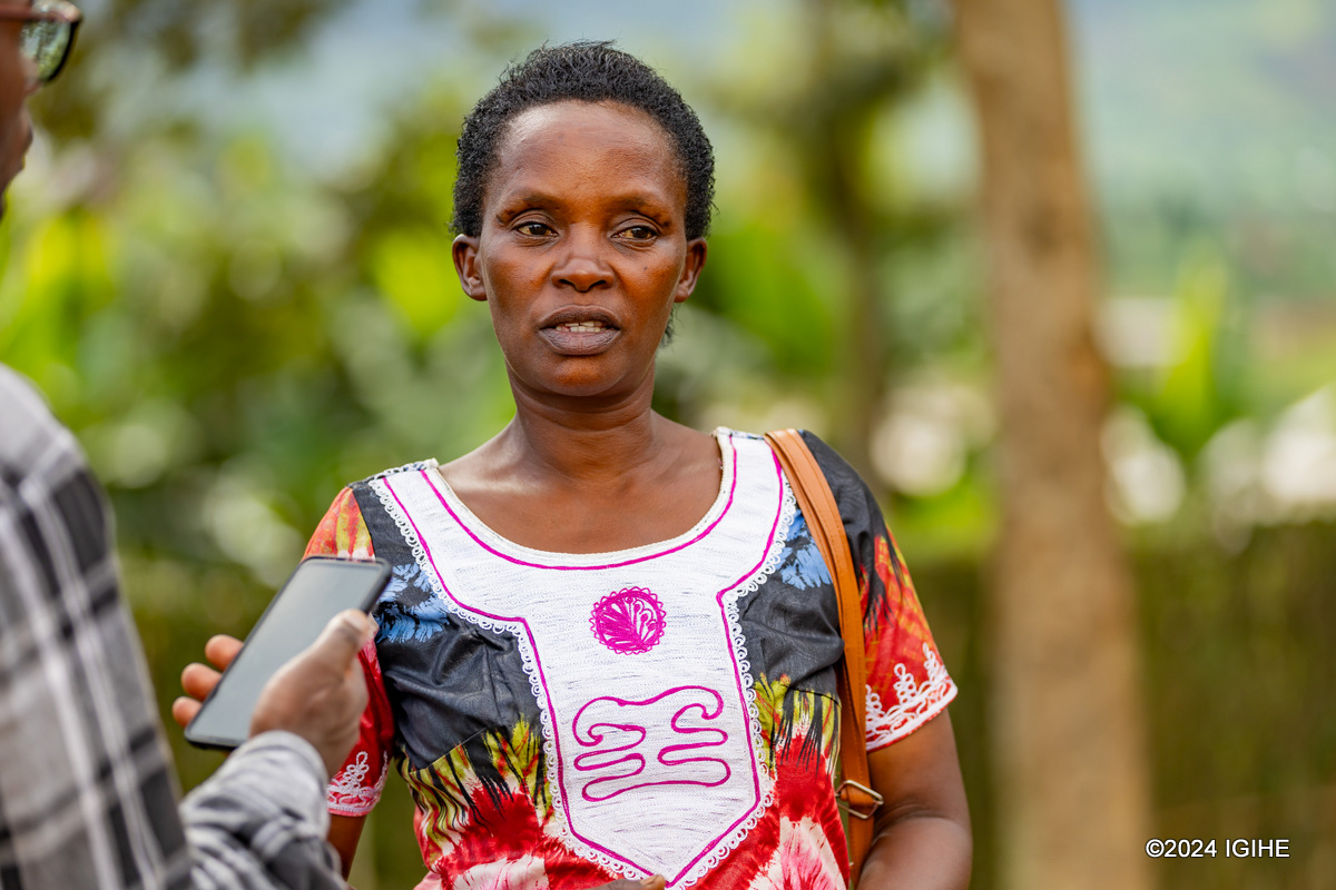 Mukakarangwa Patricie yashimiye Ihuriro ry'Abacungamutungo ba za Banki mu Rwanda ryamwishyuriwe Mituweli we n'abana batatu