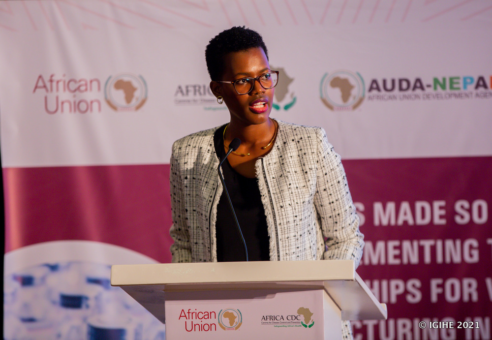 Noelle Bigirinama wari umuhuza w'ibiganiro muri iyi nama