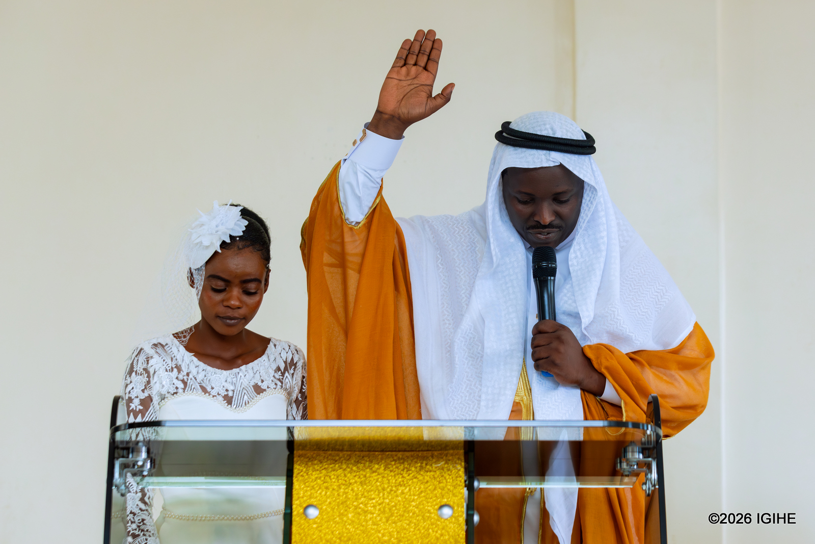 Apôtre Mutabazi yarahiriye kuzabana mu buryo bwemewe n'amategeko na Beatrice