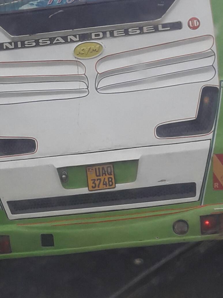 Imodoka yari itwaye aba basore yari ifite ibirango bya Uganda