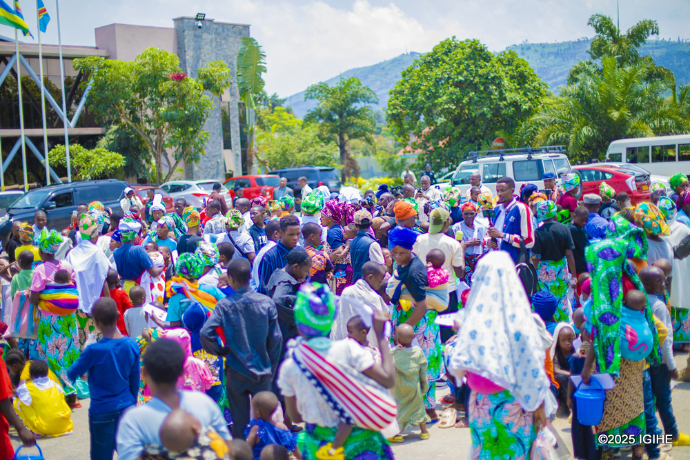 Abanyarwanda batashye muri iki cyiciro ni 382