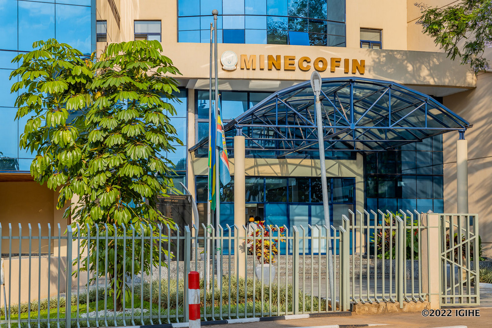 Amabendera yo kuri Minecofin yururukijwe