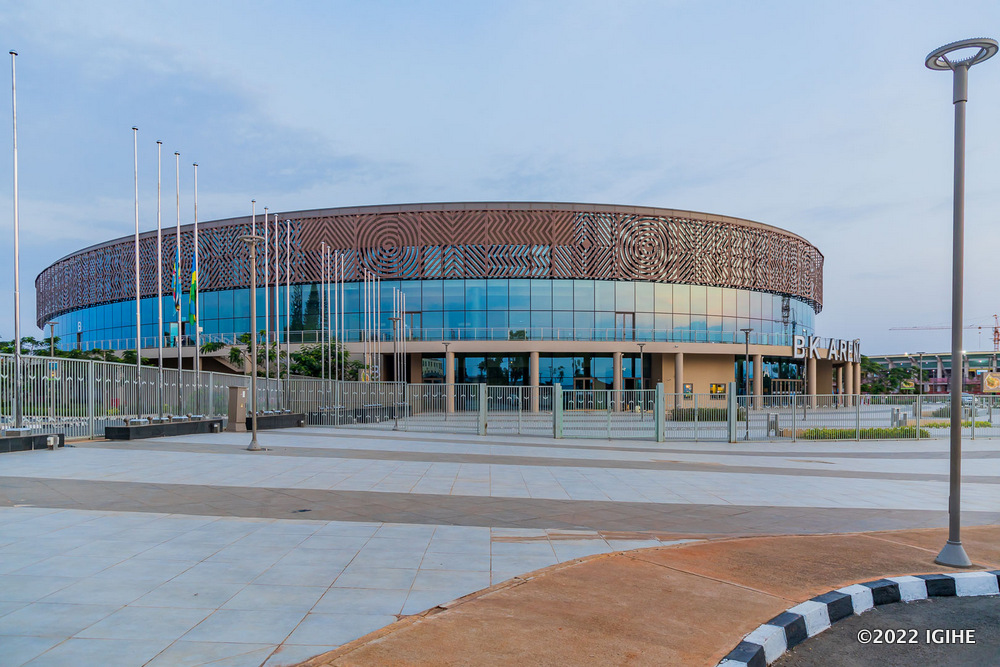 Iyi gahunda yo kururutsa amabendera yanubahirijwe ku nyubako yakira imikino n'ibirori ya BK Arena