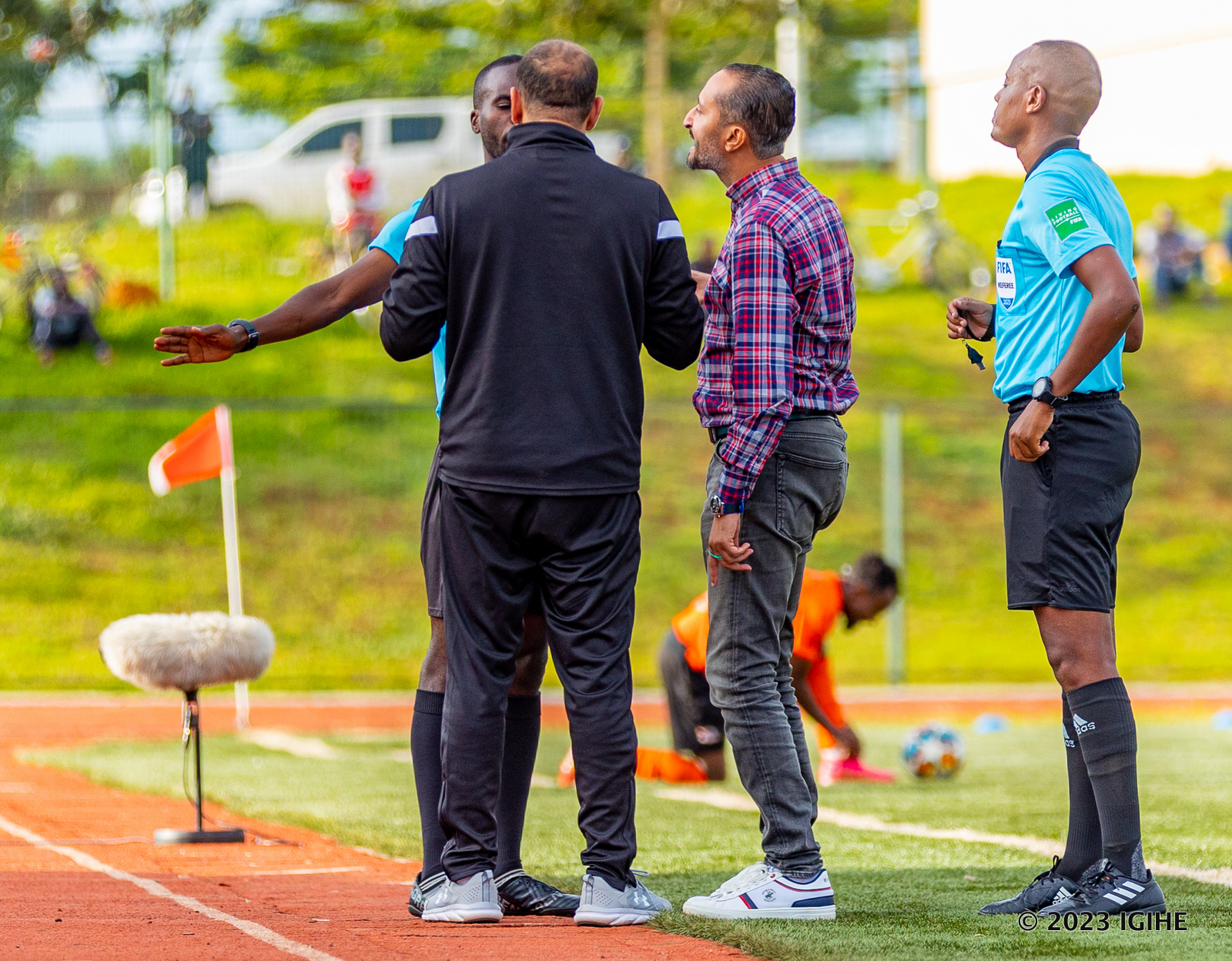 Yaba Ben Moussa na Jamel Eddine umwungirije, bahise basobanuza Akingeneye icyo bazira