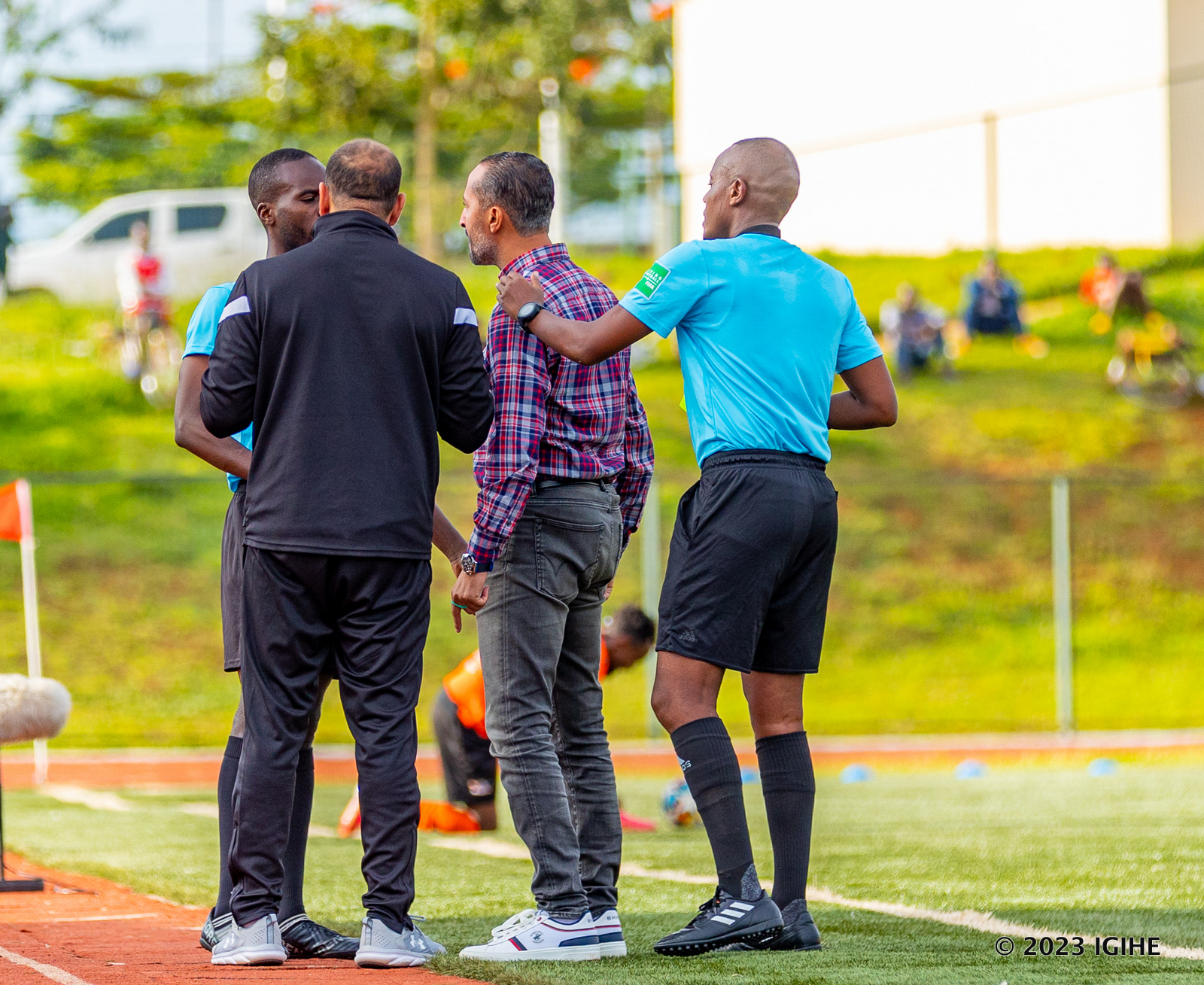 Nsoro yakuyeyo ikarita bucece aba bombi ntawe umubona