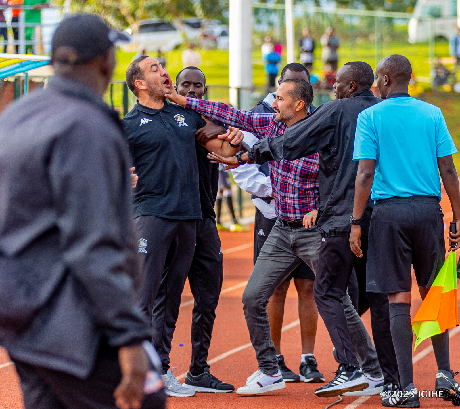Ben Moussa yafashe mu mashingu Jamel Eddine amwigizayo kuko yabonaga atangiye kwegera abasifuzi