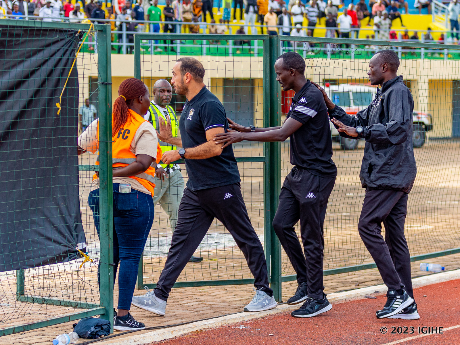 Ubwo Umutoza Jamel Eddine yasohokaga ku kibuga
