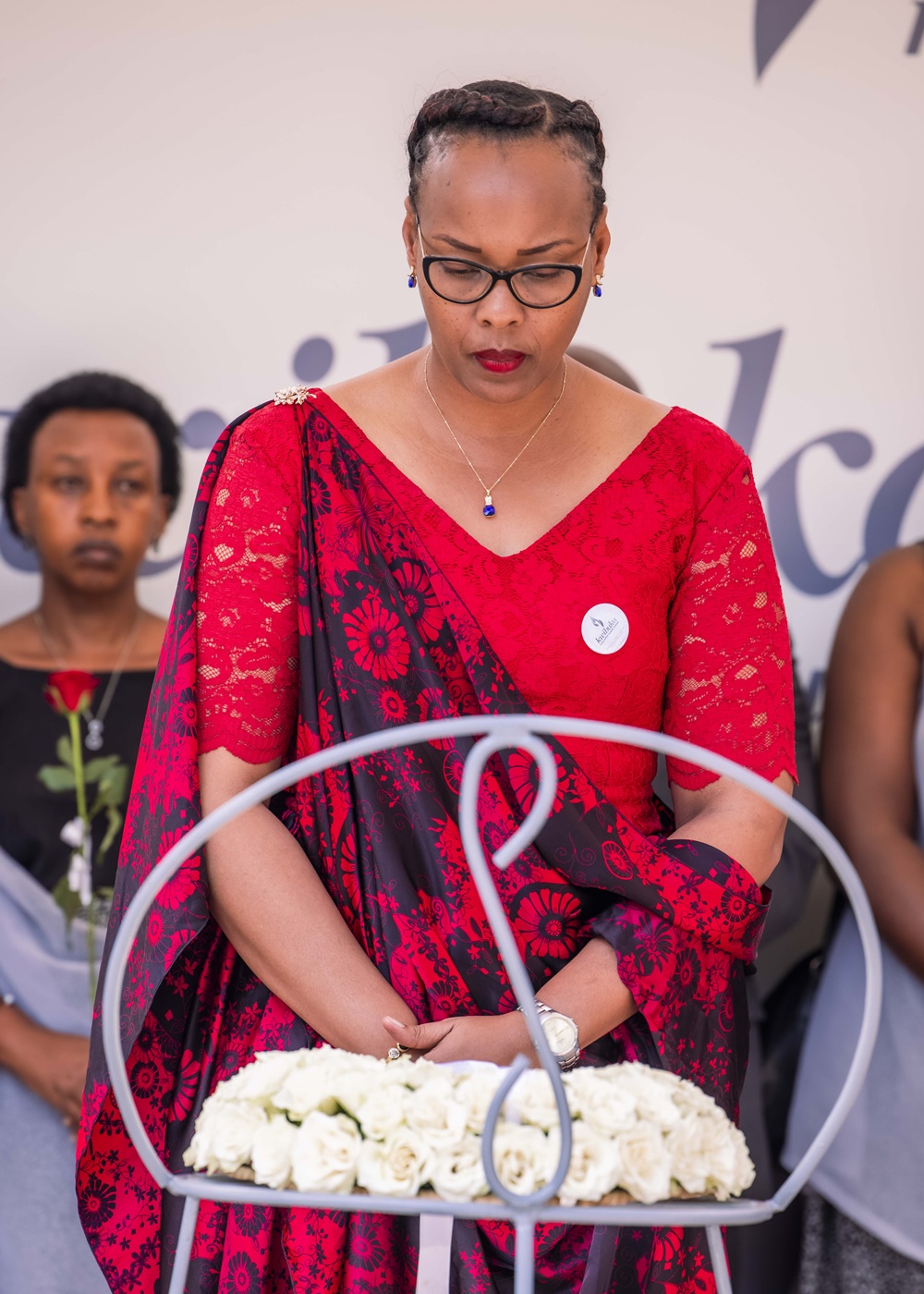Minisitiri Munyangaju yunamira Abatutsi bishwe muri Jenoside, ku Rwibutso rwa Kigali