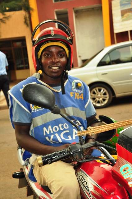 Igihe yari akiri umukarani ngo ntiyari yarigeze atekereza ko yazabasha kwikorera mu buzima bwe none ngo arishimira intera agezeho yiteza imbere