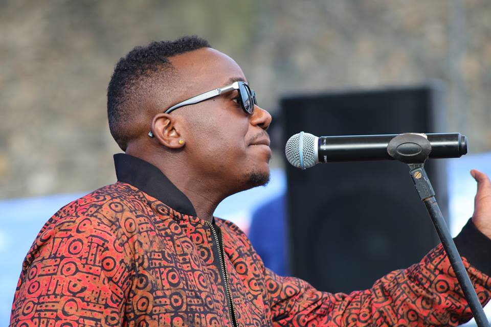 Mani Martin yararirimbye nubwo mbere gato y'uko iserukiramuco ritangira hano hiciwe umuntu