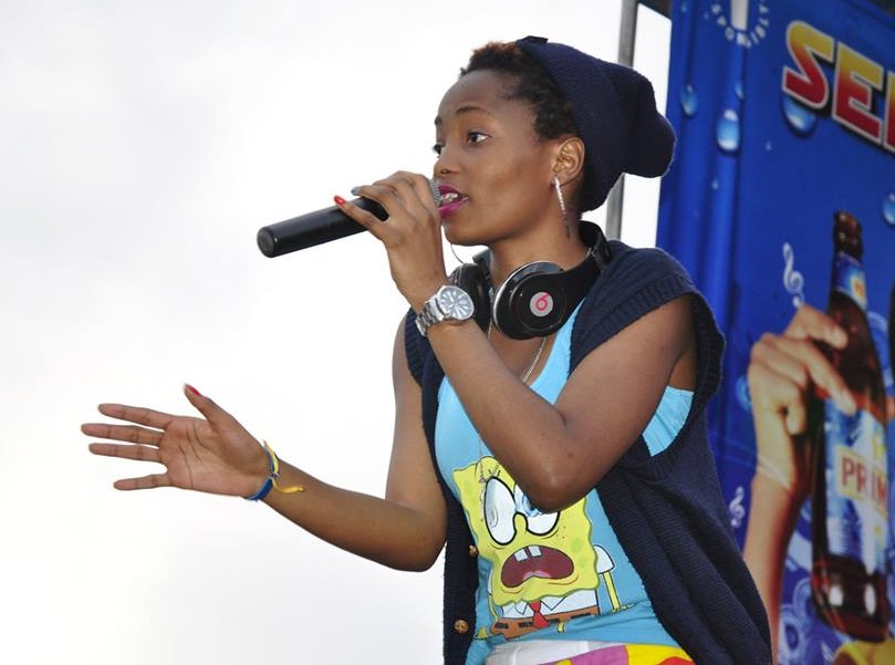 Nubwo yakosheje, Young Grace arasaba abafana gukomeza kumushyigikira bamutora muri PGGSS bandika 10 bakohereza kuri 4343 .